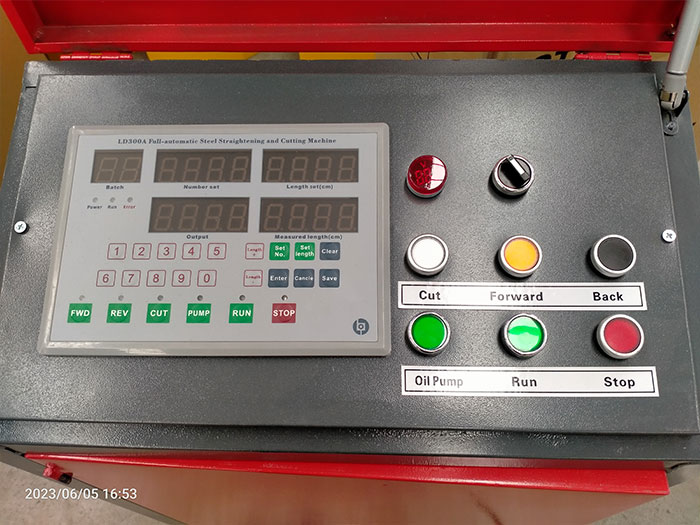 Steel-bar-straightening-and-cutting-machine4