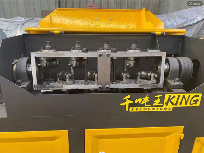 Steel-bar-straightening-and-cutting-machine5